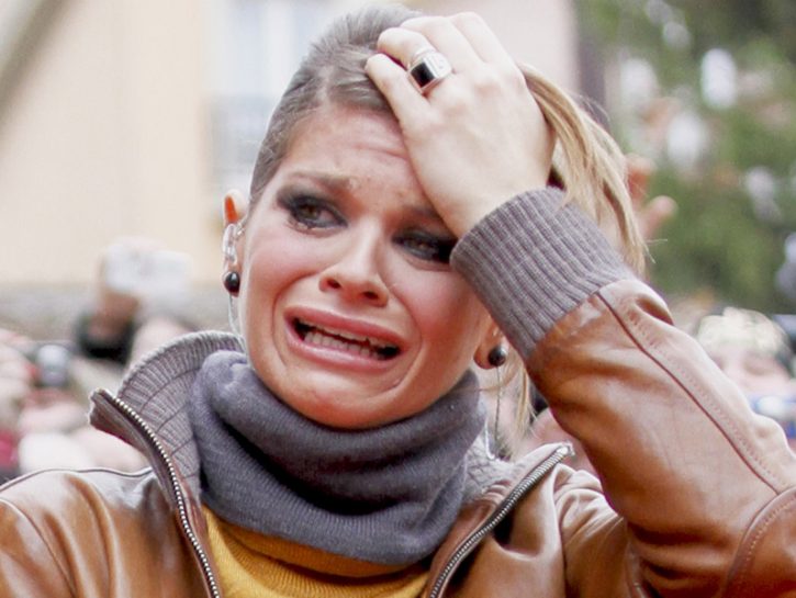 Alessandra Amoroso in lacrime tra i fan - Donna Moderna