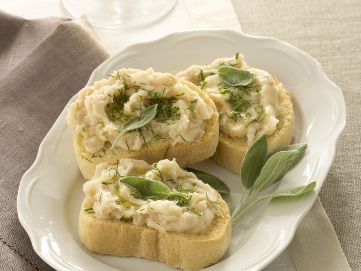 Bruschetta con fagioli gialli