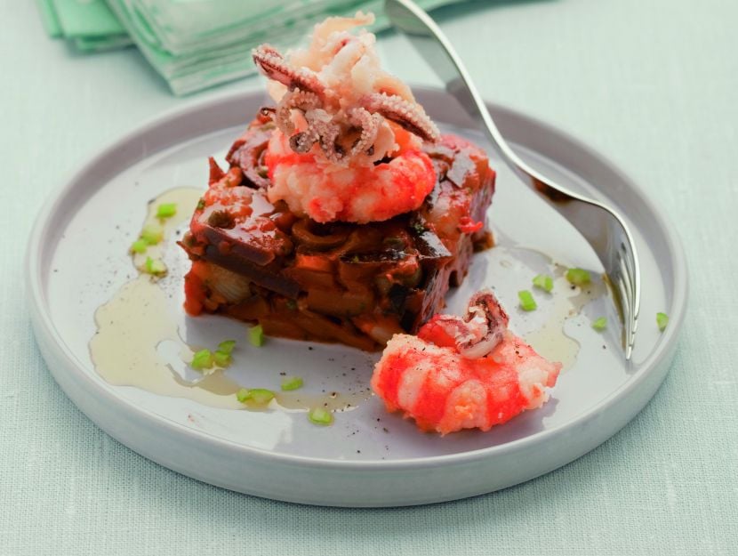 caponata-di-melanzane-con-polpetti-e-gamberi-fritti