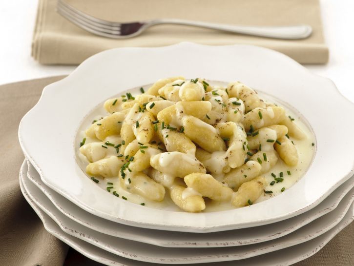 Gnocchi di pangrattato con fonduta di taleggio