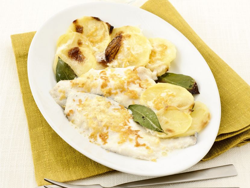 gratin-di-filetti-di-orata-e-patate-al-latte-e-alloro