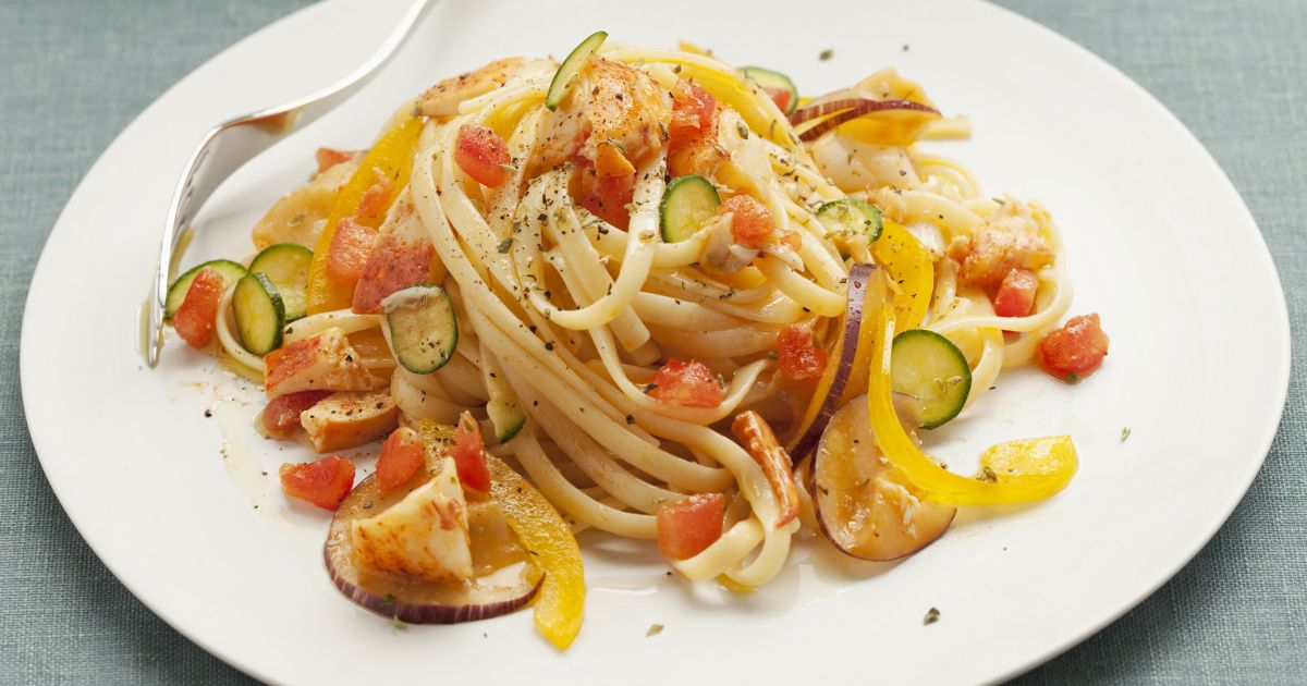 Ricetta Pasta fredda con astice e verdure crude - Donnamoderna