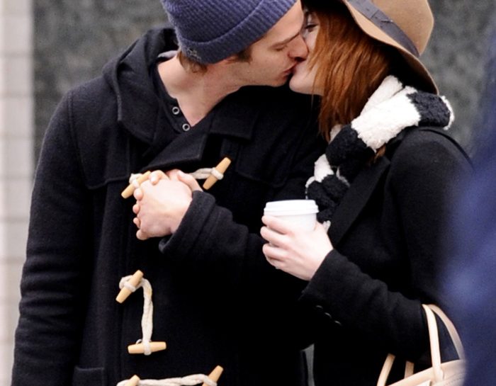 Emma Stone e Andrew Garfield, coppia al bacio