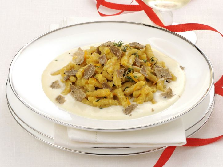 Passatelli con fonduta di parmigiano e tartufo