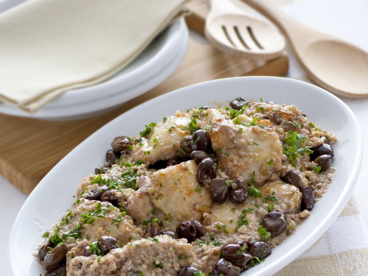Pollo alle noci e olive nere