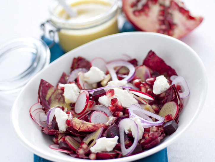 Insalata in rosso con caprino