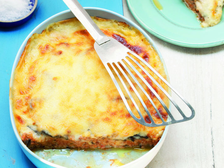 Moussaka di carne, melanzane e besciamella