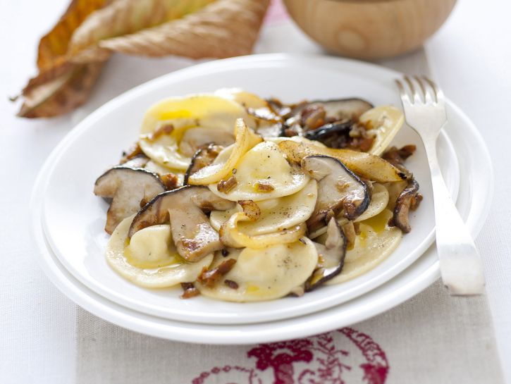 ravioli-di-fonduta-ai-porcini-e-pere immagine