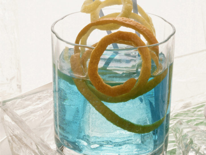 Blue gin tonic