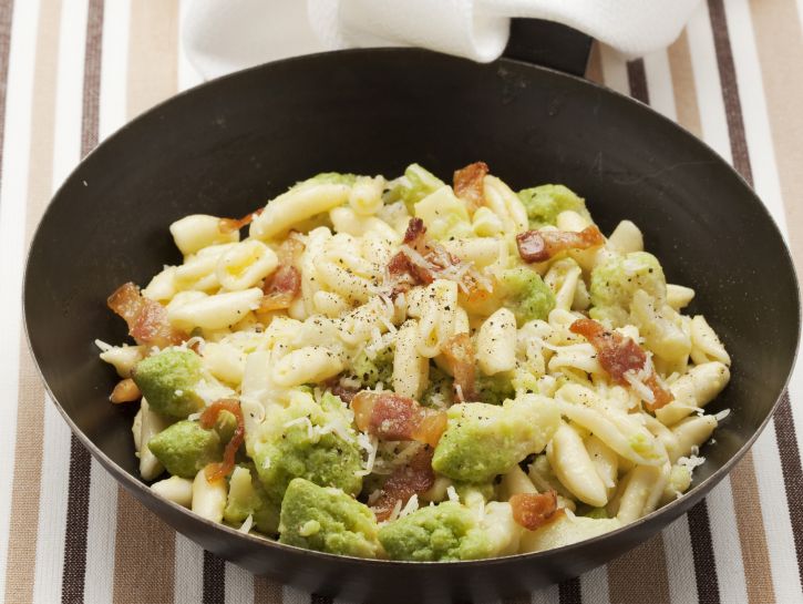 Cavatelli con cavolo romano e guanciale