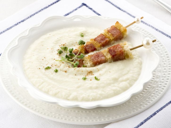Crema di cavolfiore con gli spiedini di cotechino