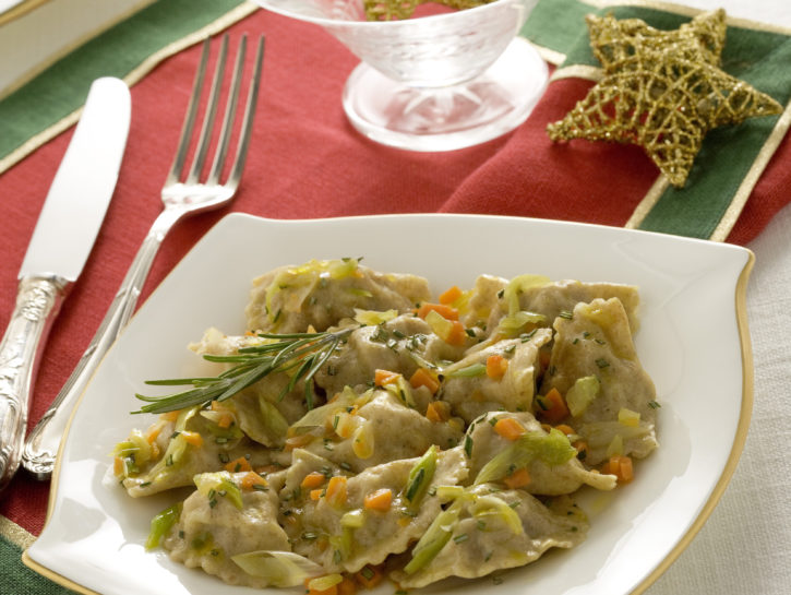 Mezzelune di farro con salamelle e verdure