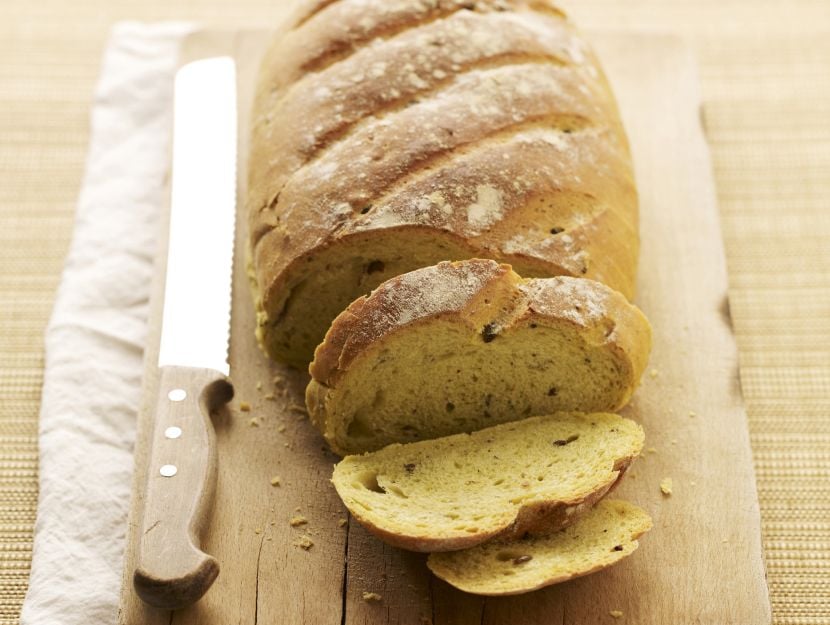 Pane alle olive e zafferano