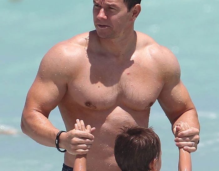 Mark Wahlberg, che muscoli papà!