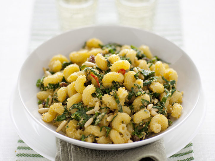 Cellentani con spinaci e pinoli