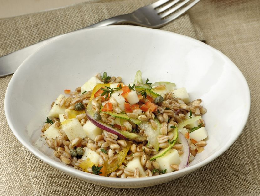 insalata-tiepida-di-farro-con-pecorino-e-verdure