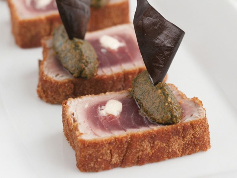 ricetta tonno-panato-con-cuore-morbido-e-pesto-cetarese