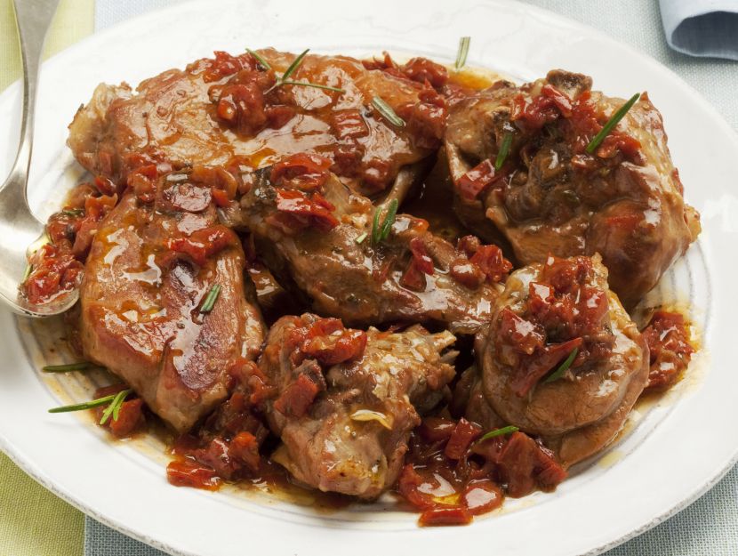 agnello-allarrabbiata-con-pomodori-secchi preparazione