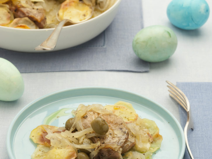 Agnello con patate e olive verdi