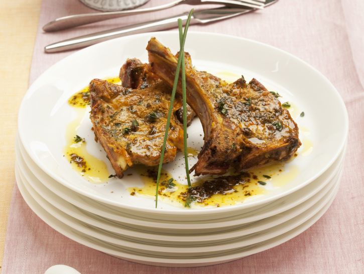 costolette-di-agnello-con-zafferano-e-erbe preparazione