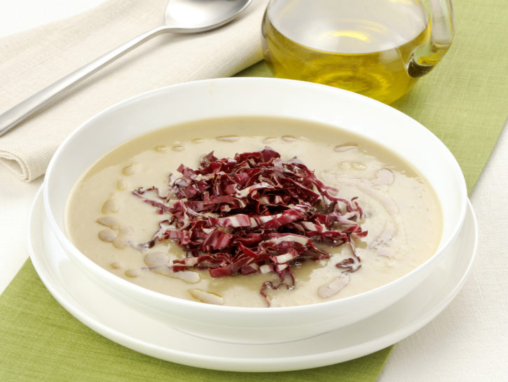 Crema di fave con radicchio e acciughe
