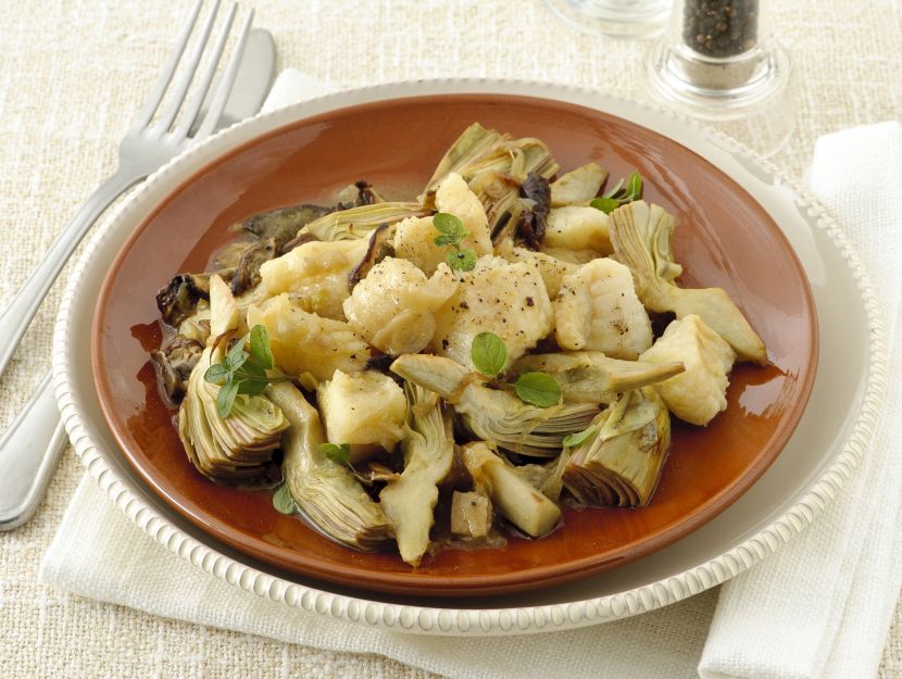 stoccafisso-con-carciofi-e-funghi-secchi foto