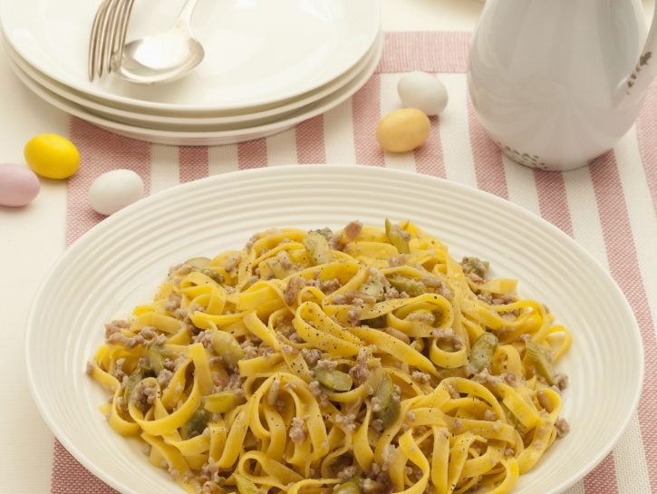 tagliatelle-con-ragu-e-asparagi preparazione