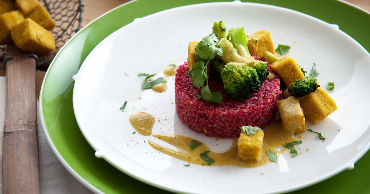 Ricetta Quinoa in rosa con curry di tofu - Donna Moderna