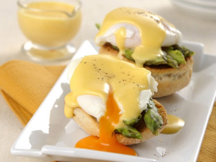 uova-benedict-con-gli-asparagi