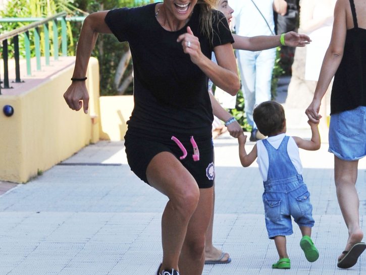 Michelle Hunziker: jogging al mare