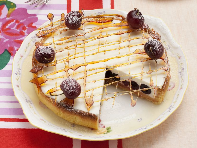 crostata-con-bavarese-e-ciliegie-al-porto preparazione