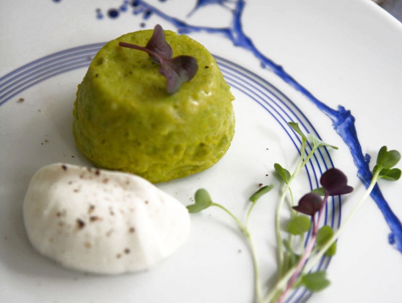 flan-di-baccelli-mousse-di-yogurt-germogli-e-petali step