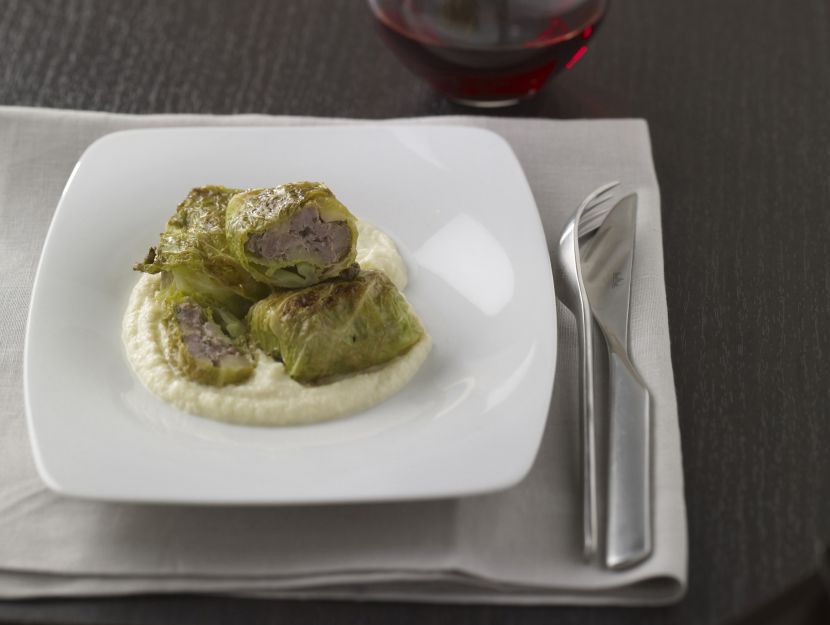 involtini-di-verza-maiale-e-mele-con-crema-di-sedano-rapa