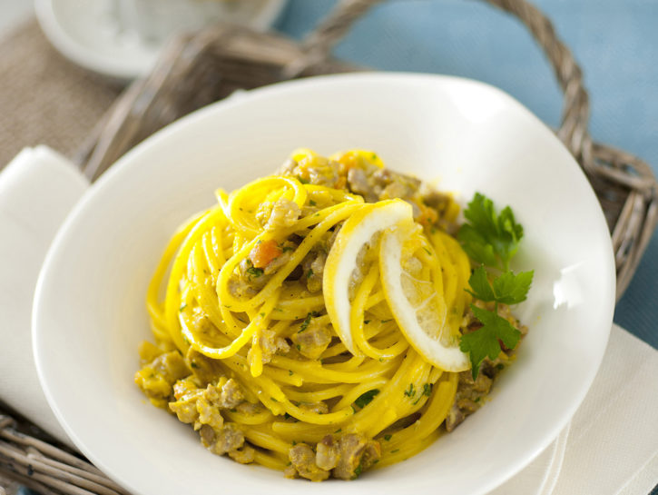 Spaghetti alla chitarra con sugo di agnello in salsa di limone