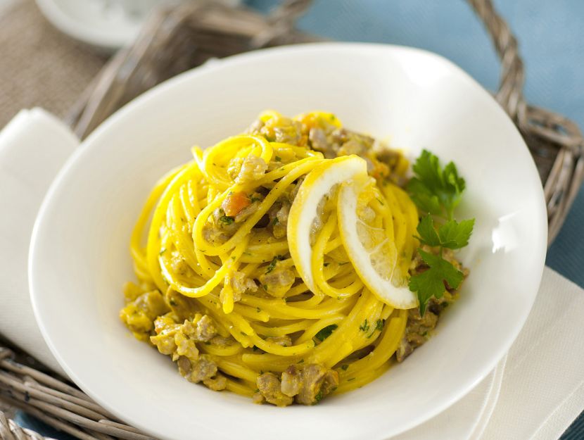 spaghetti-alla-chitarra-con-sugo-di-agnello-in-salsa-di-limone