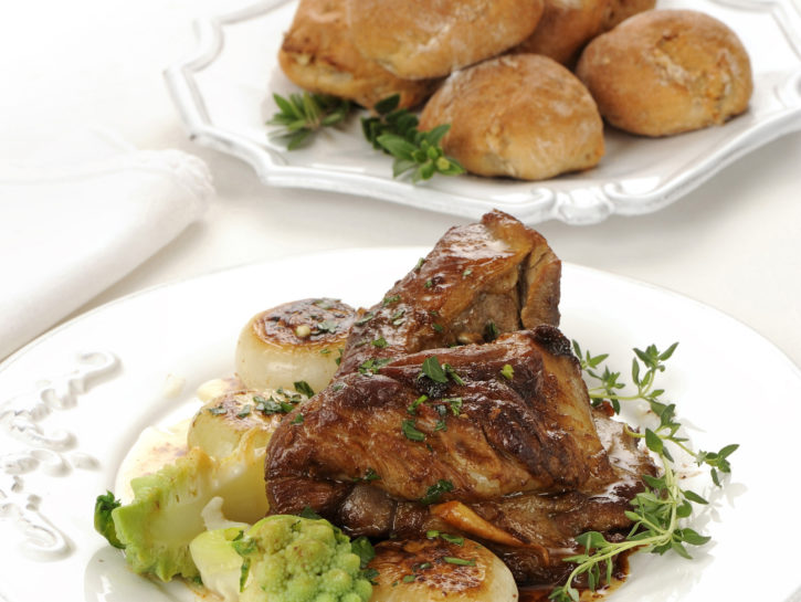 Agnello con cipolline e broccolo romanesco