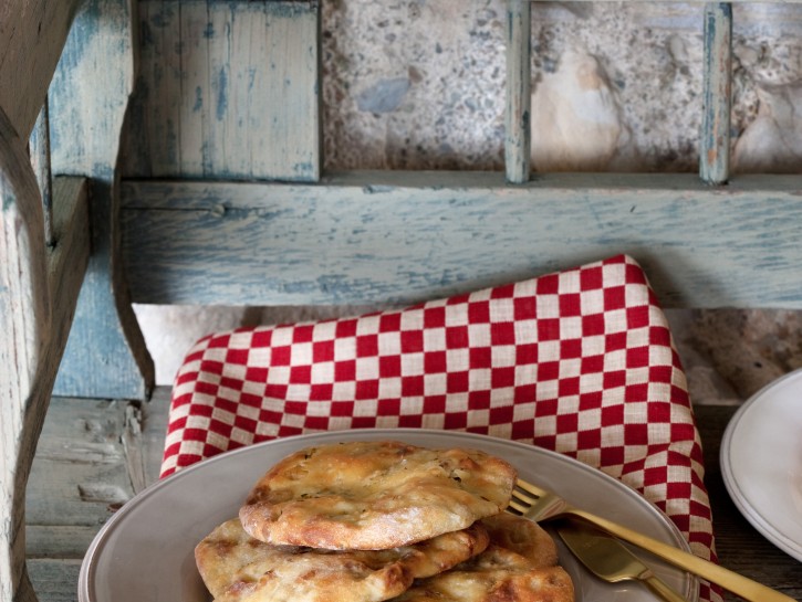 Focaccia con salsiccia e cipolle ricetta