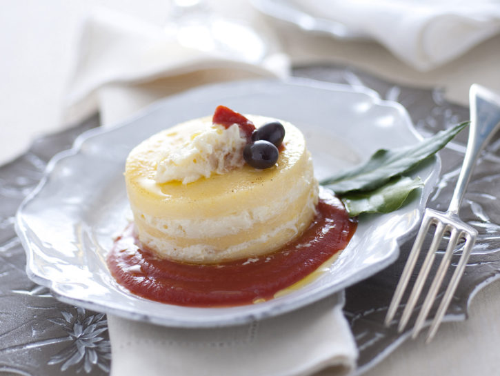 Millefoglie di polenta con crema di baccalà