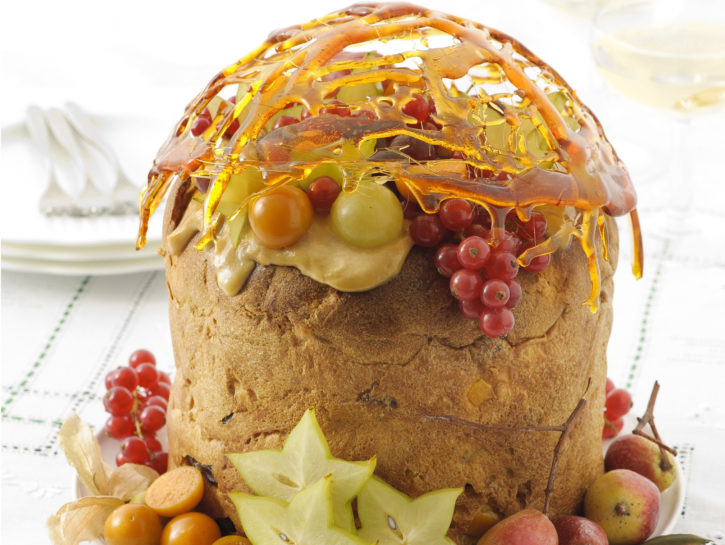 Panettone con frutta esotica e cupola di caramello