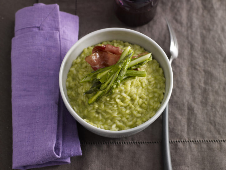 Risotto con crema di asparagi e speck