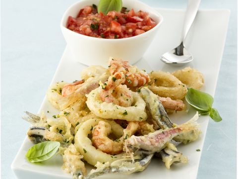 Fritto di crostacei, molluschi e filetti di pesce
