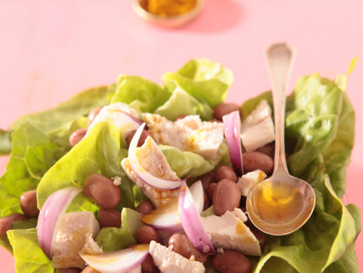 Insalata di lattuga con la curcuma