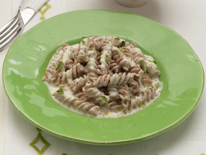 pasta-di-farro-con-salsa-di-noci preparazione