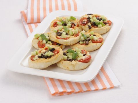 Pizzette alla greca con feta e olive taggiasche