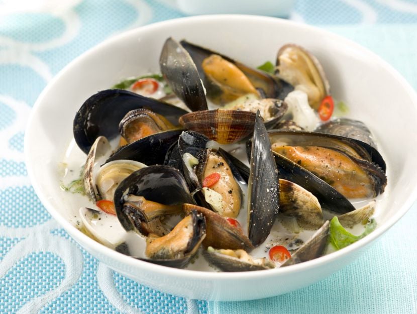 cozze-e-vongole-al-cartoccio-con-panna foto