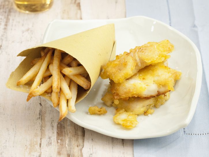 fish-chips-pesce-fritto-con-patatine preparazione