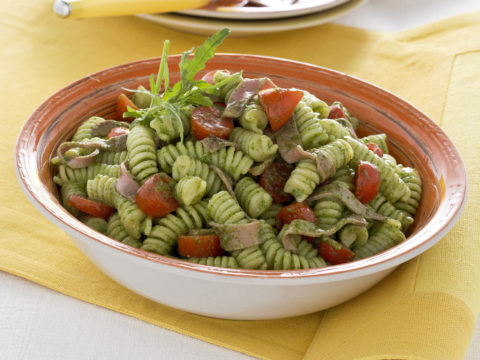 Insalata di pasta con roast beef e rucola