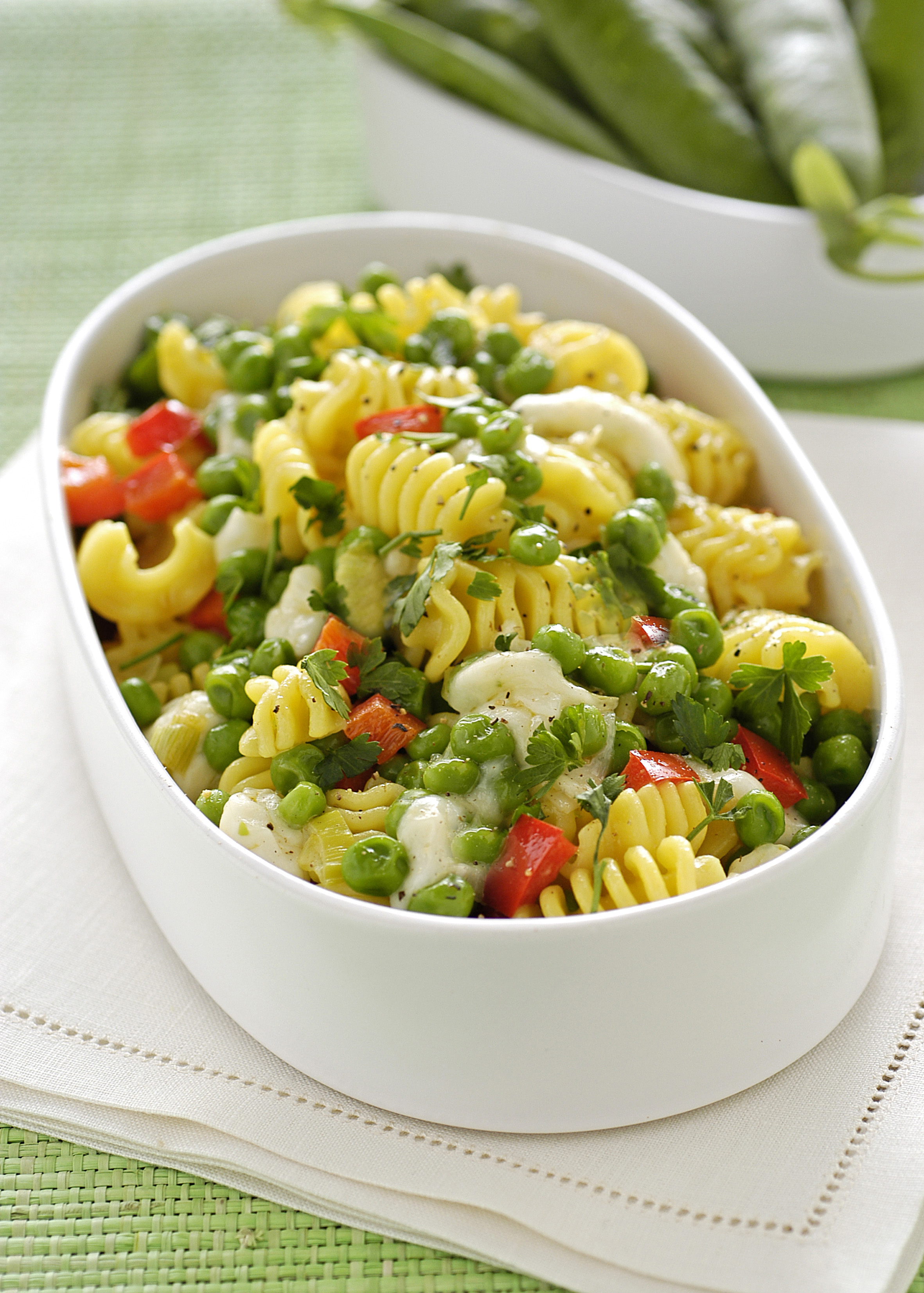 Ricetta Pasta, piselli, peperoni e mozzarella Donna Moderna