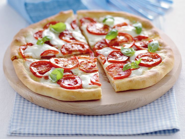 pizza-margherita-con-bufala-e-pomodoro-fresco