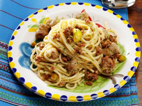 Spaghetti aglio, olio e salsiccia